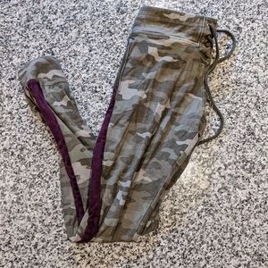 Women's Camo Yoga Pants Size Medium